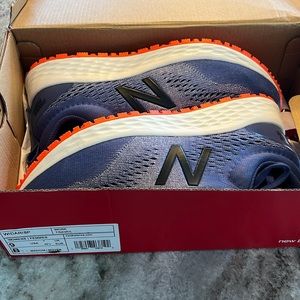 Brand new, never even tried on non-slip new balance sneakers sz 9